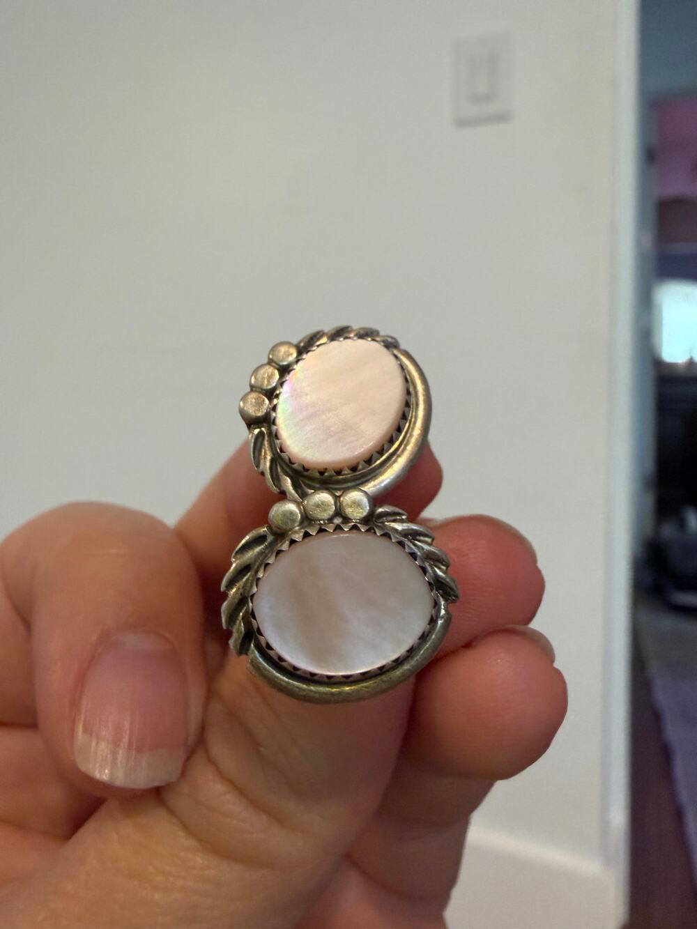 Southwestern Native American SterlingSilver Mother of Pearl Oval Clip On Earring